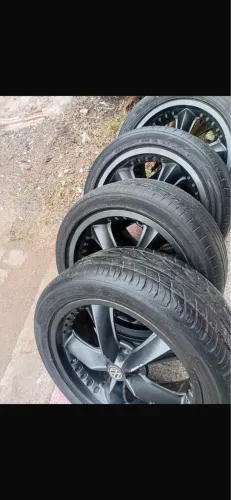 Vendo pneu semi novo