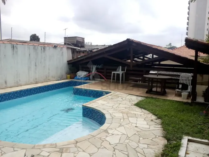 Casa a Venda, na Água Fria, 662 m² de terreno com 2 casas, piscina, churrasqueira e quinta