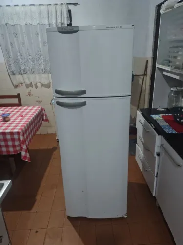 Geladeira Eletrolux funcionando perfeitamente