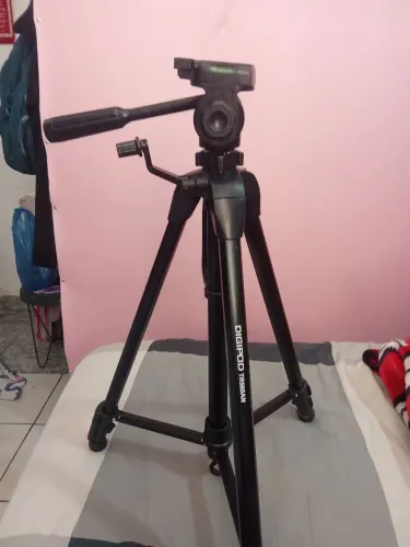 TRIPÉ SEMI NOVO