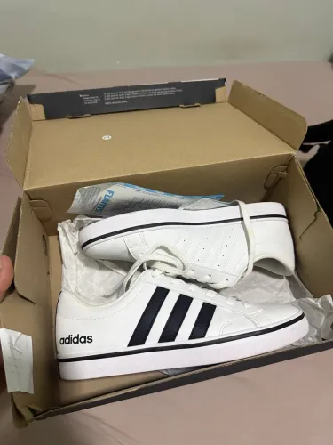 Tênis adidas