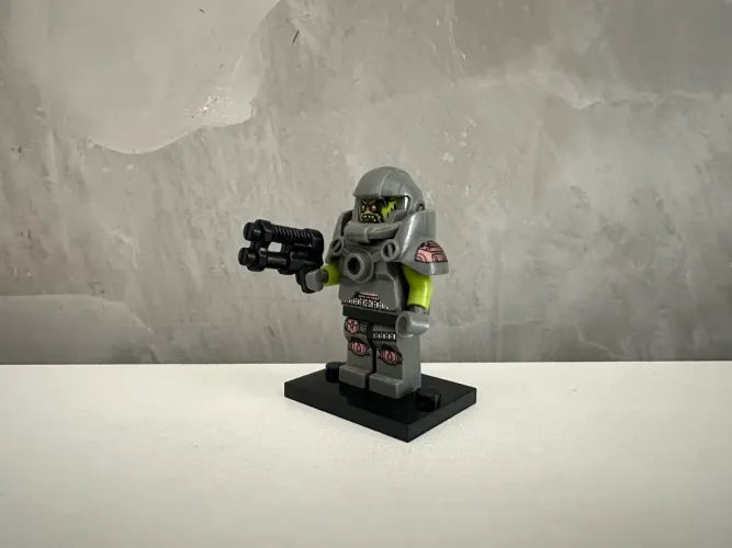 LEGO Minifigures Series 9 - Alien Avenger