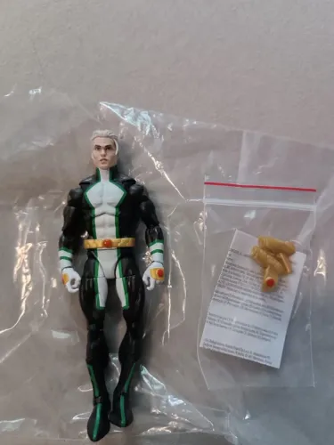 Boneco Marvel Legends Series The Marvels - Marvel Boy