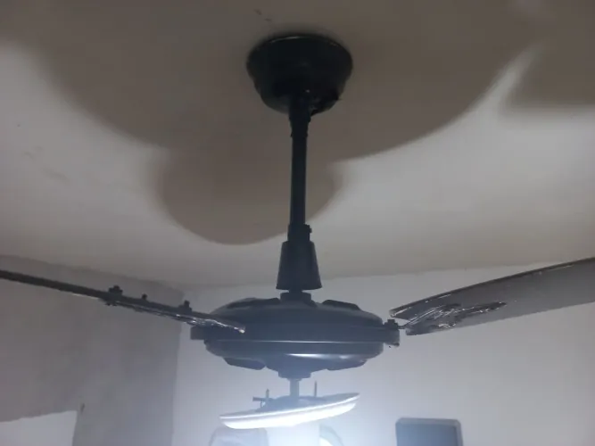 Ventilador de teto preto