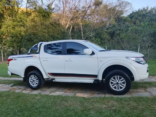 Mitsubishi L200 Triton Sport GLX 2.4 CD Diesel Mec. 2020