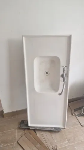 Pia cozinha com torneira