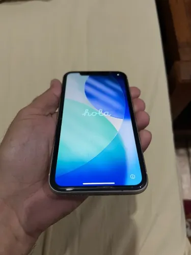 iPhone 11 de 128 GB é uma opção excelente para quem busca um iOS acessível. Ele traz tela