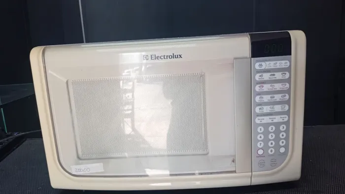 Micro-ondas 30 litros todo em ordem 
