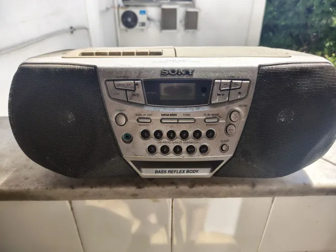 Boombox portátil Sony CFD-S22. 