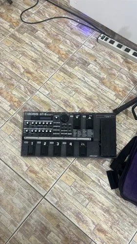 Pedaleira Boss GT-8 Original Funcionando Perfeitamente + Fonte - R$ 1.000.