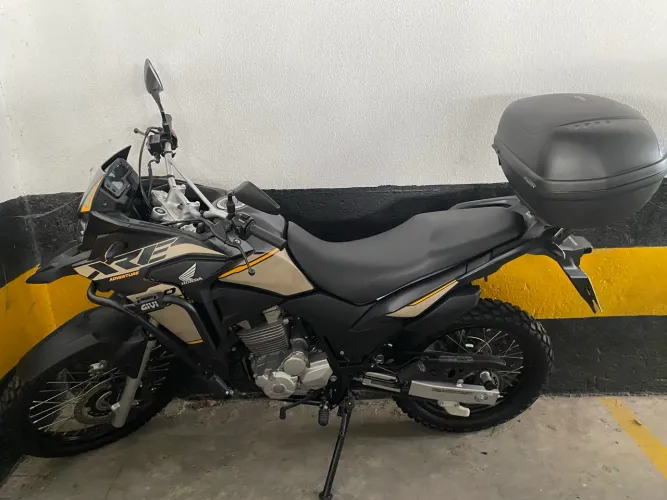HONDA XRE 300 ADVENTURE 2023 | 950 KM | ÚNICO DONO | BAÚ E PROTETOR GIVI | IMPECÁVEL