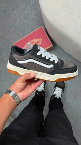 Vans Hylane Masculino Tons: Preto/Grafite - Sola de Borracha | 02 opção de cadarço