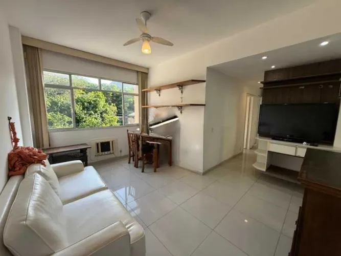 Apartamento : / Residencial / Laranjeiras