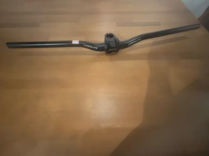 Guidão Absolute Alumínio MTB 31,8 X 720mm com mesinha Absolute inclusa