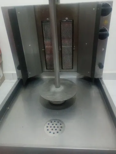 Máquina de churrasco grego.