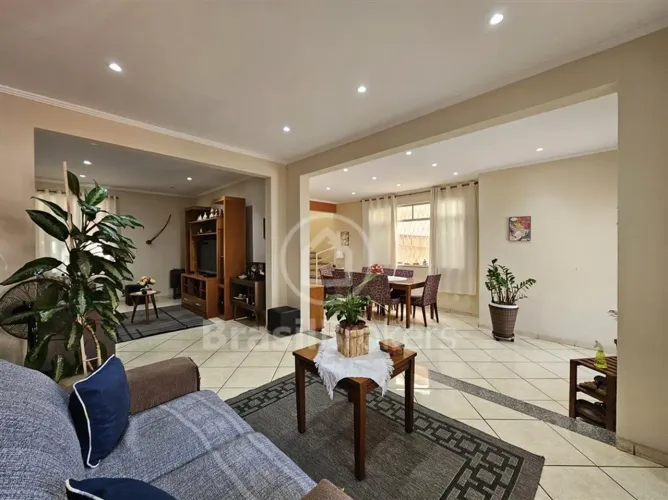 Casa com Piscina perto da Dias da Cruz