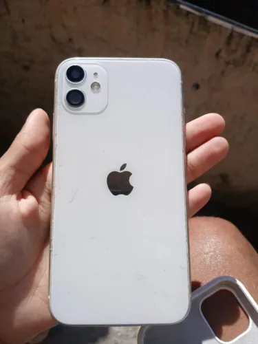 Aphone 11 128gb 700 reais não pega o  feice aidi Faso até 650