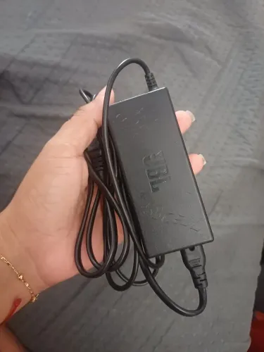 Vendo carregador da jbl original valor 100 nao faco entrega