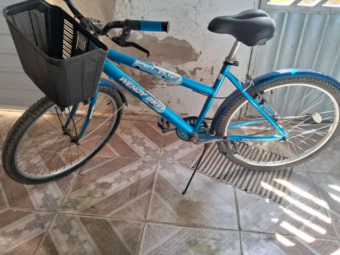 Bicicleta feminina ótima condições, sela, freios,câmera de ar novo.