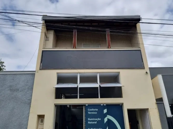 Sala comercial com 75m² de área útil no Jardim Canaã.