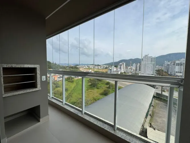 Apartamento para Alugar na Pedra Branca com 2 Quartos, 1 Suíte e 2 Vagas de Garagem