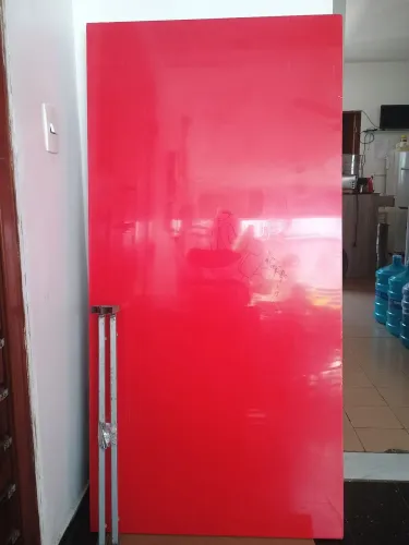 Vendo 1 Placa/Fachada de ACM vermelho alto brilho 150x70cm