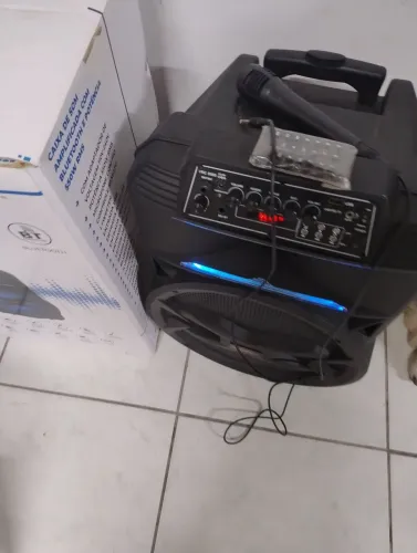 Caixa de som amplificada com Mic TRC 550w