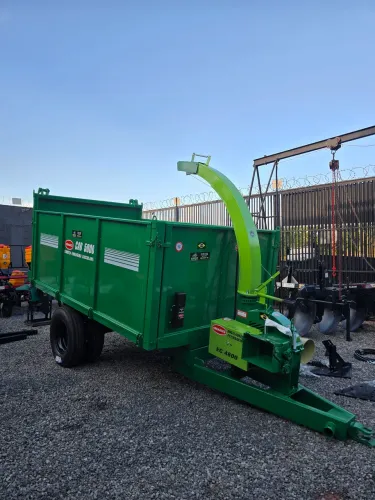 Carreta Ensiladeira EC 4800 Cremasco basculante hidráulica para trator 