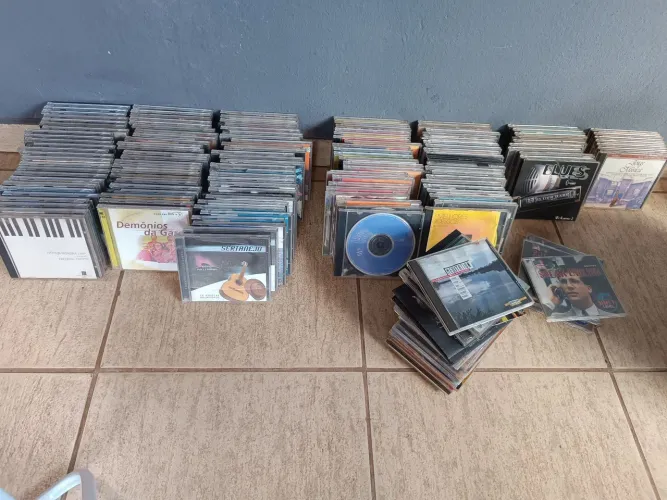 Cds bem conservados.