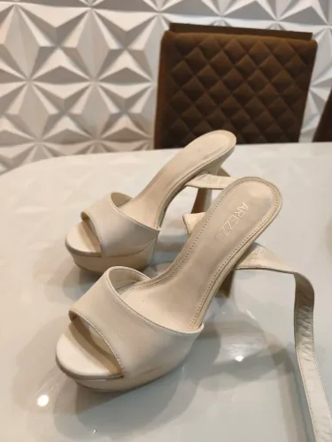 Vendo sandália Arezzo