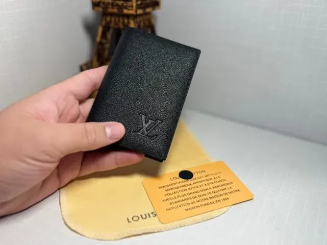 PORTA CARTÃO MASCULINO LOUIS VUITTON PREMIUM COLEÇÃO 2026 ALL BLACK COURO GENUINO PREMIUM
