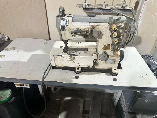 Máquina de colarete em perfeito estado