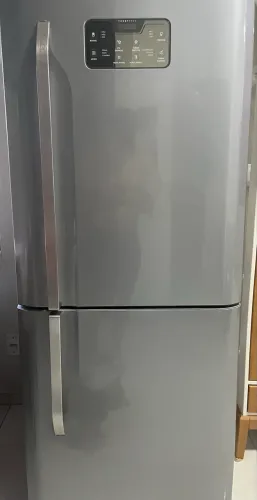 Geladeira Inverter/Invercer Eletrolux com defeito.