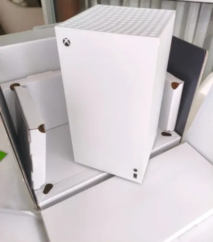 Console Xbox Series X 1 TB Branco c/ ControleConsole Xbox Series X 1 TB Branco c/ Controle
