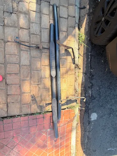 Estribo tubular original da Fiat Toro