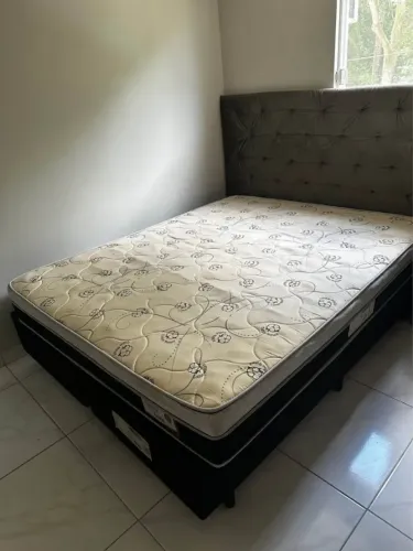 Colchão queen usado pouco tempo