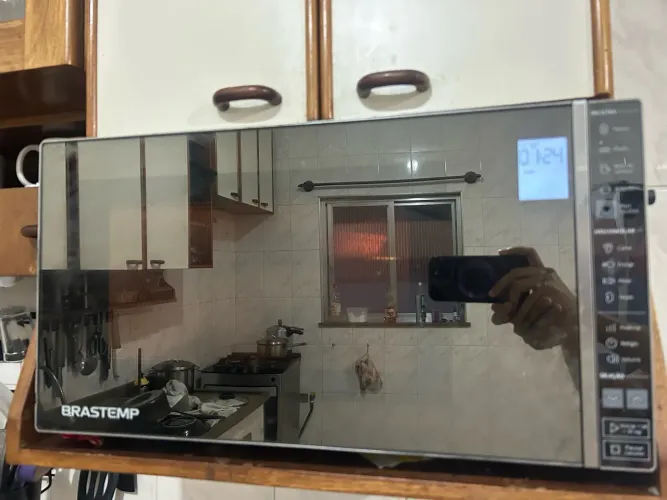Microondas Brastemp espelhado