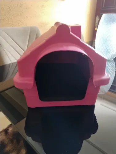 Casinha para pet na cor rosa número 01