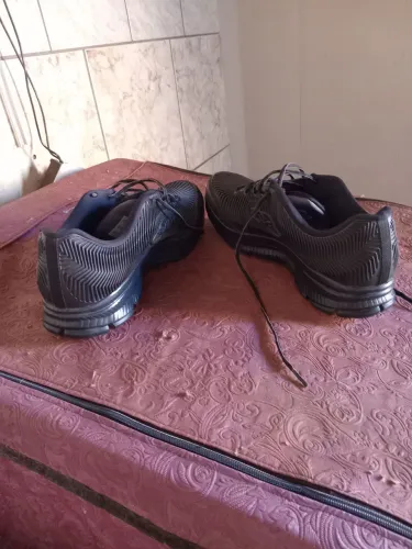 Tenis semi novo 43