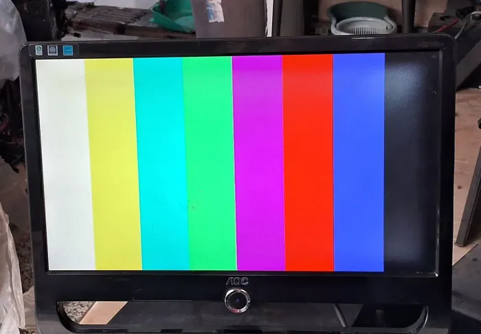 Monitor 19 AOC LCD (sombrinha clara na tela)faço entrega 