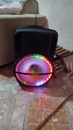 Vendo essa caixa de som marca trc alto falante 15 toda em ordem.