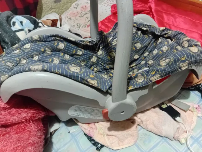 Vendo bebe conforto em bom estado
