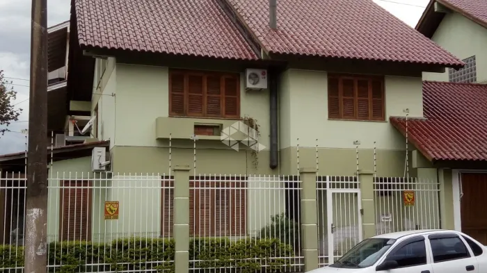 Imobiliária Crédito Real, vende casa com 4 quartos sendo 1 suíte master, no bairro Jardim