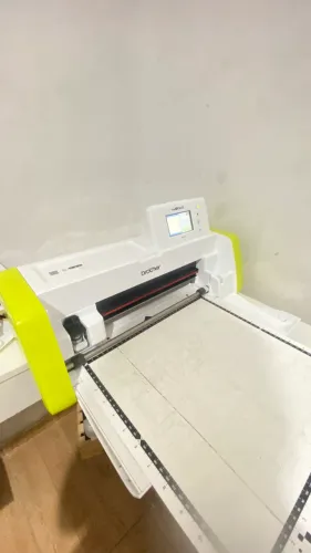 Máquina de corte brother