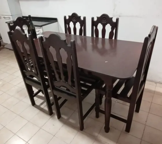 Mesa de jantar estilo colonial