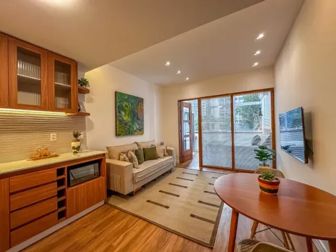 Apartamento reformado e mobiliado no centro