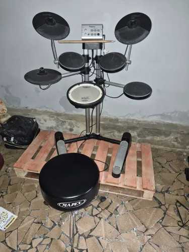 Bateria Eletrônica Roland DT-6V / V-Drums - completa - ótima oportunidade