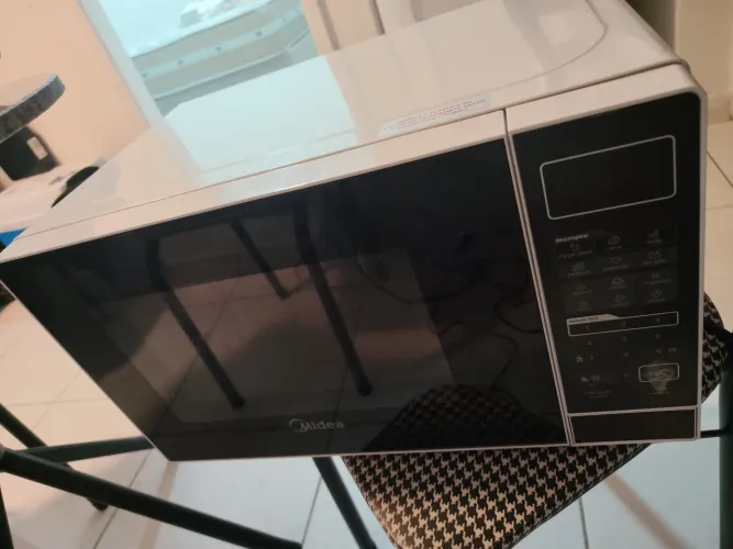 Microondas semi novo MIDEA