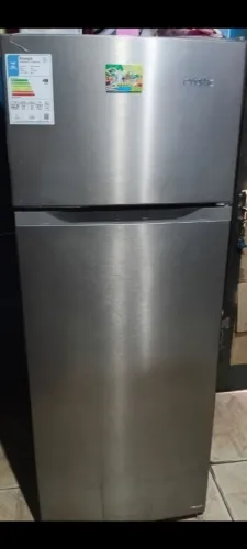 Vendo geladeira ótimo estado funcionando perfeitamente *49