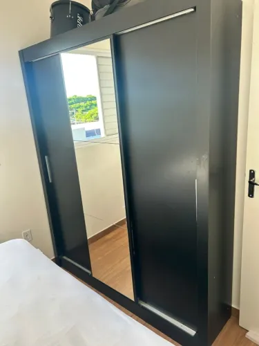 Guada roupa preto pouco uso | Parcelo no Cartão de crédito
